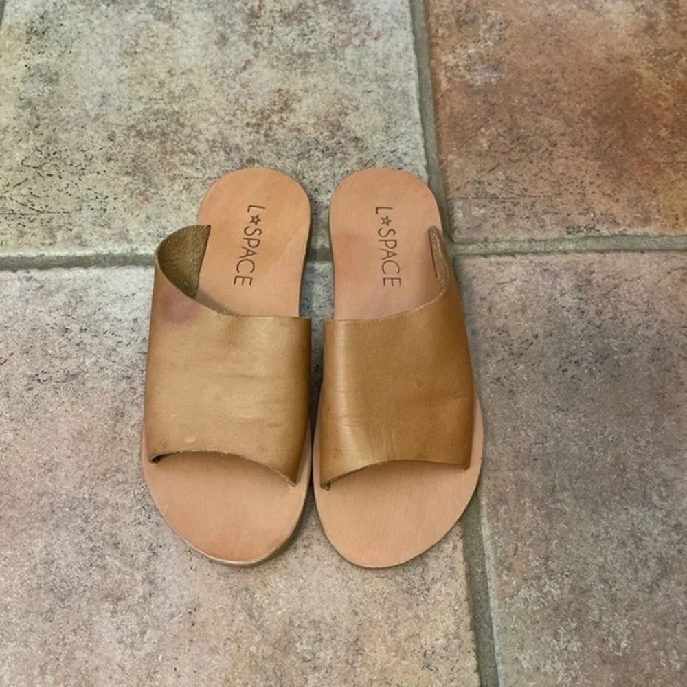 L Spce slides leather